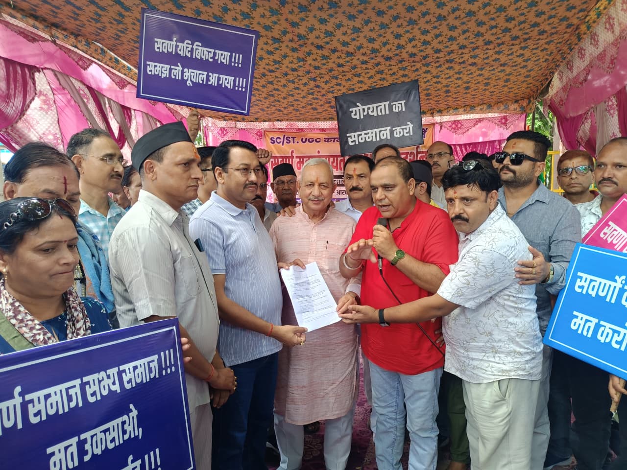 Haldwani: UGC इक्विटी नियमों और SC/ST एक्ट के कथित दुरुपयोग के विरोध में हल्द्वानी में स्वर्ण समाज का विशाल प्रदर्शन, प्रधानमंत्री को भेजा ज्ञापन