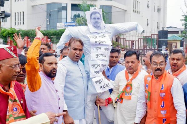 Dehradun: राहुल गांधी के खिलाफ भाजपा SC मोर्चा का प्रदेशभर में प्रदर्शन, पुतला दहन कर जताया विरोध