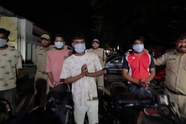 Haldwani: शहर में हुड़दंग करने वालों पर नैनीताल पुलिस का शिकंजा, बेल्ट लहराकर राहगीरों को डराने वाले 4 युवक गिरफ्तार