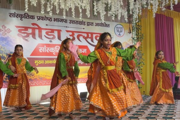 Haldwani: हल्द्वानी में भव्य झोड़ा उत्सव का आगाज, लोक संस्कृति और परंपराओं के संरक्षण का लिया संकल्प