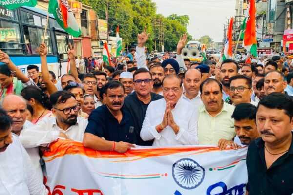 Haldwani: खरगे की जनसभा के कथित शुद्धिकरण के विरोध में कांग्रेस का सत्याग्रह मार्च, यशपाल आर्य और सुमित हृदयेश समेत सैकड़ों कार्यकर्ता उतरे