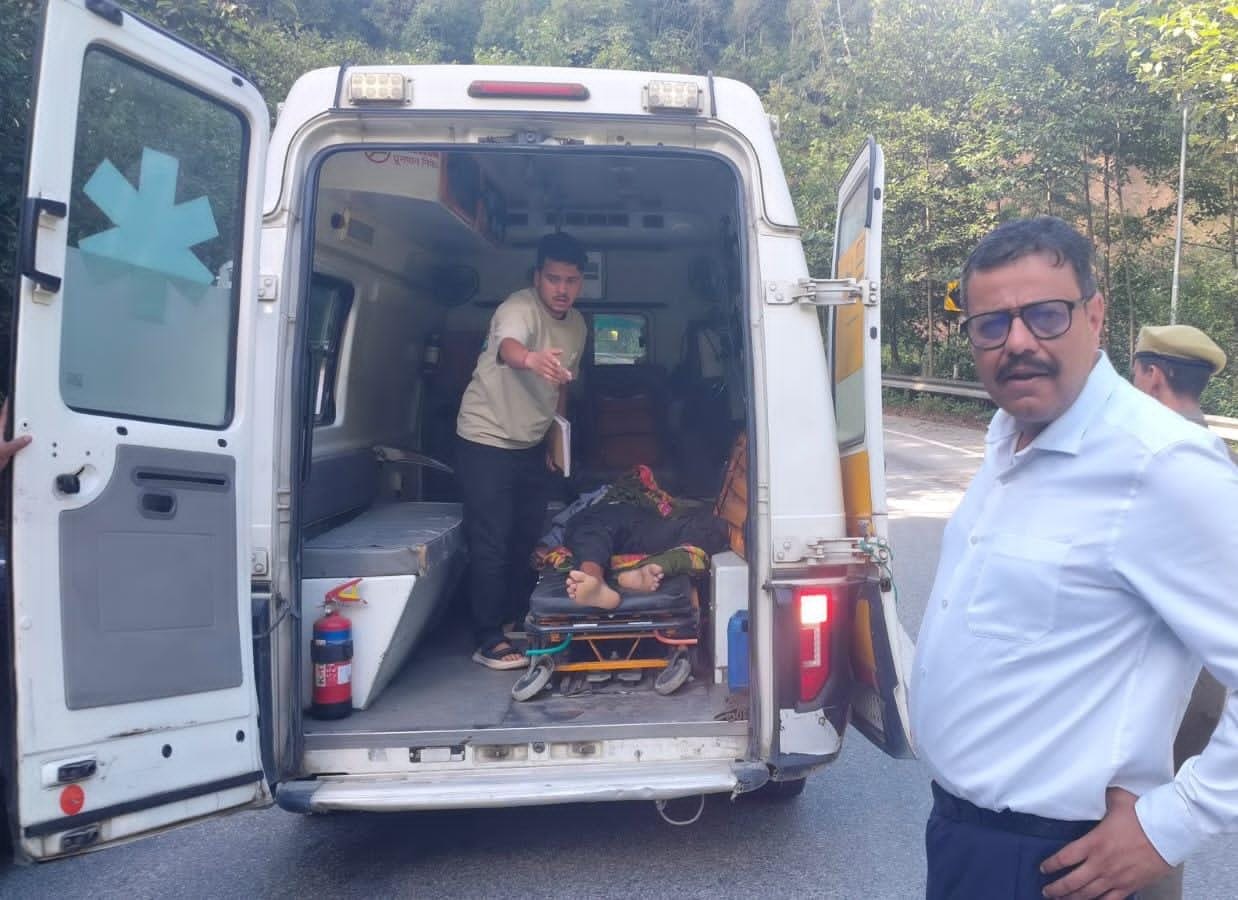Champawat: चम्पावत में एनएच 09 पर खाई में गिरी कार, चार घायल और एक की मौत की सूचना