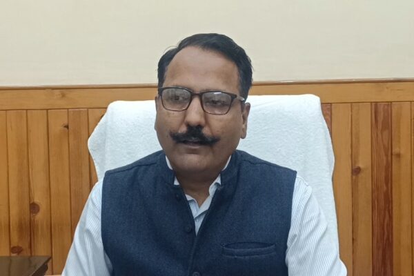 Nainital: डीएम की फोन कॉल रिकॉर्ड कर प्रसारित करने पर कार्रवाई, न्यूज पोर्टल को कारण बताओ नोटिस; 7 दिन में जवाब तलब