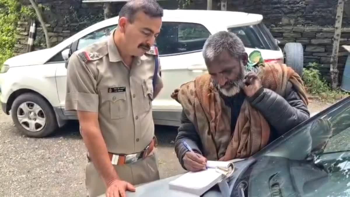 Ranikhet: जिस लापता पिता की उम्मीद छोड़ चुका था परिवार, उन्हें 10 साल बाद रानीखेत पुलिस ने अपनों से मिलाया