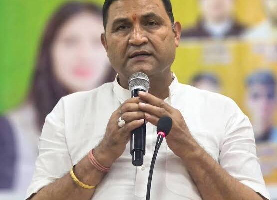 Haldwani: कांग्रेस नेताओं के एसएसपी कार्यालय में कथित अभद्र व्यवहार पर मंत्री कैड़ा का हमला, बोले पद की गरिमा के अनुरूप करें आचरण