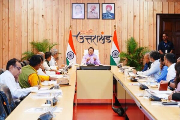 Dehradun: पर्वतीय क्षेत्रों में रिवर्स पलायन को लेकर धामी सरकार का बड़ा फोकस, स्वरोजगार और स्थानीय उत्पादों के लिए बनेगी प्रभावी कार्ययोजना