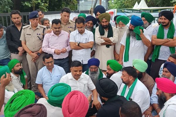 Rudrapur: रुद्रपुर में किसानों का तीन दिवसीय धरना समाप्त, मांगें पूरी न होने पर ट्रैक्टर ट्रॉलियों के साथ देहरादून में अनिश्चितकालीन आंदोलन की दी चेतावनी