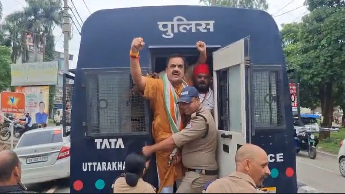 Rudrapur: रुद्रपुर में डॉक्टरों की कमी पर सियासत गरम, सीएम धामी को ज्ञापन देने जा रहे पूर्व विधायक ठुकराल समर्थकों समेत हिरासत में