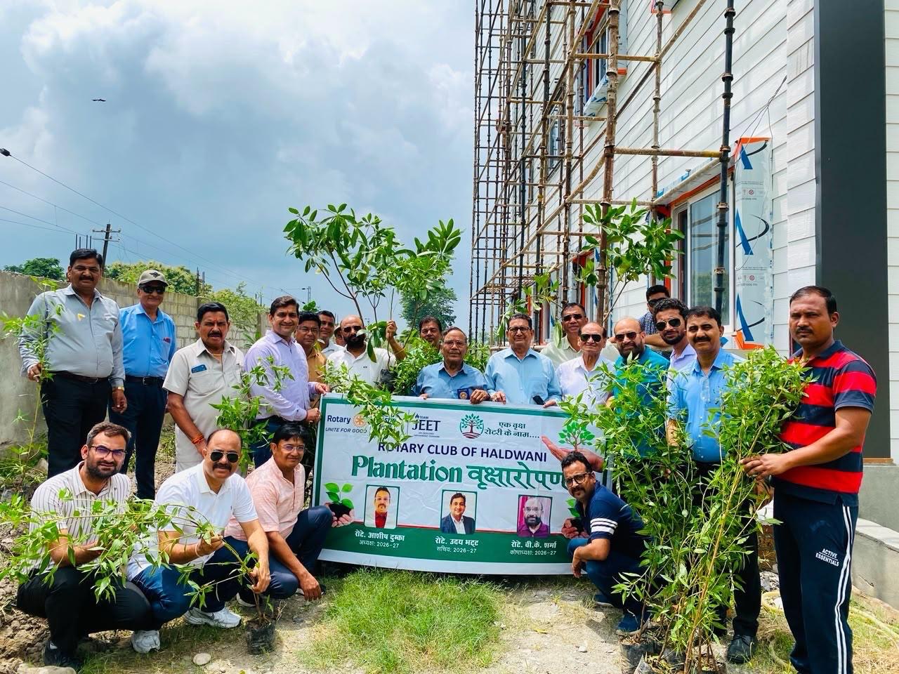 Haldwani: रोटरी क्लब हल्द्वानी का पर्यावरण संकल्प, गोरापड़ाव में 500 से अधिक छायादार पौधों का वृहद वृक्षारोपण
