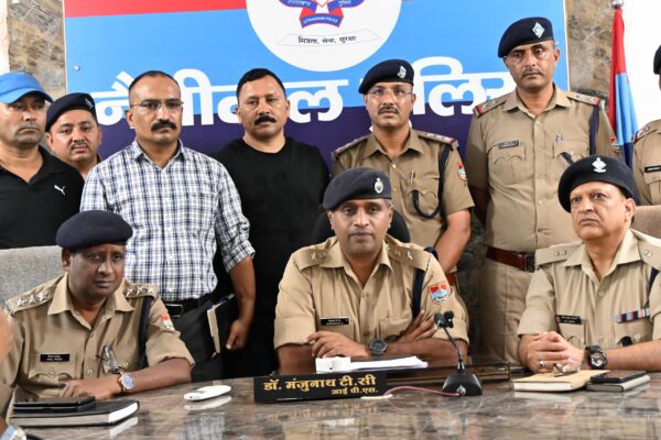 Haldwani: नैनीताल पुलिस ने बुजुर्ग महिला से सोने का कुंडल लूटने वाले दो आरोपियों को दबोचा