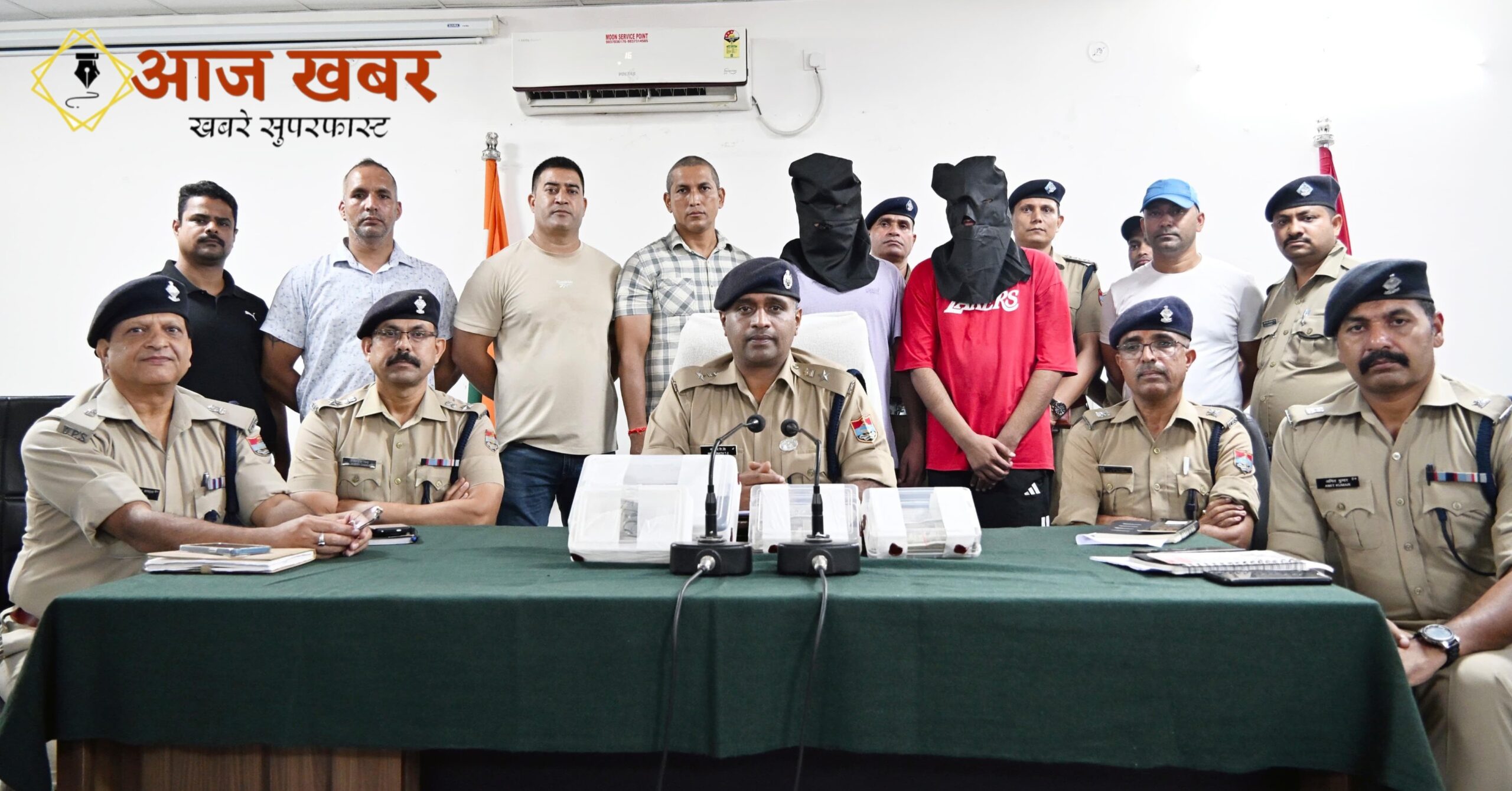 Haldwani: नैनीताल पुलिस ने किया गोरापड़ाव में हथियारों के बल पर हुई 8 लाख की सनसनीखेज डकैती का खुलासा, दो नकाबपोश बदमाश गिरफ्तार