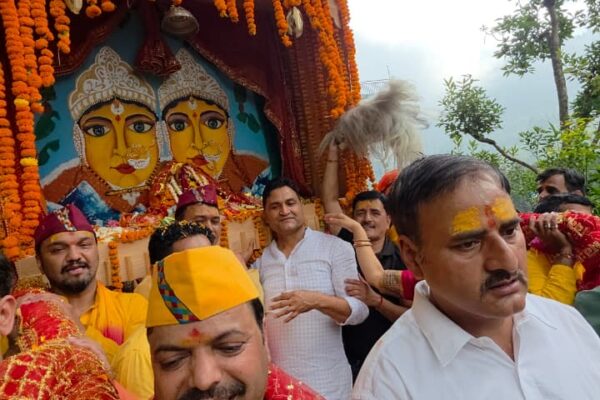 Bhimtal: नंदाष्टमी पर भीमताल में गूंजे मां नंदा सुनंदा के जयकारे, मंत्री राम सिंह कैड़ा समेत उमड़ा श्रद्धालुओं का सैलाब