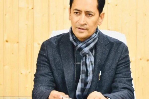 Nainital: स्ट्रीट लाइटों की बदहाल व्यवस्था पर आयुक्त सख्त, हर वार्ड की रोजाना जांच और रिपोर्टिंग के निर्देश