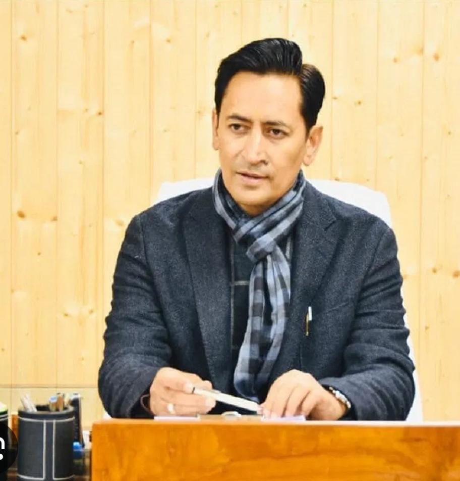 Nainital: स्ट्रीट लाइटों की बदहाल व्यवस्था पर आयुक्त सख्त, हर वार्ड की रोजाना जांच और रिपोर्टिंग के निर्देश