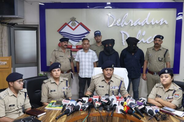 Dehradun: NEET UG फर्जीवाड़े में बड़ा खुलासा, स्वतंत्रता संग्राम सेनानी कोटे से MBBS दाखिले का 45 लाख का सौदा करने वाले दो आरोपी गिरफ्तार