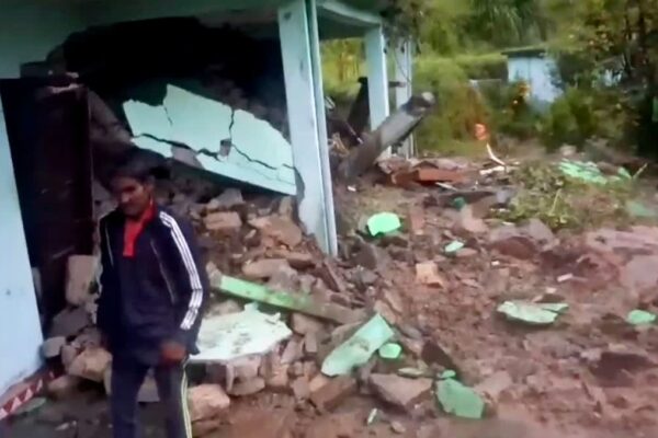 Almora: अल्मोड़ा में बारिश के कहर से मचा हाहाकार, भारी मलबे ने मकान को बनाया निशाना; एक ही परिवार के तीन लोगों की मौत