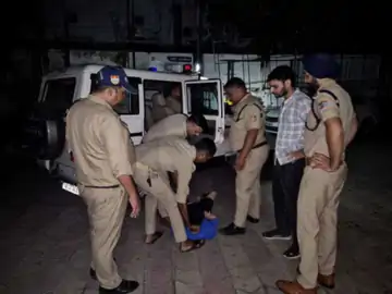 Ramnagar: रामनगर कोतवाली में हंगामा और तोड़फोड़ के आरोप में व्लॉगर बिरजू मयाल गिरफ्तार, अस्पताल में डॉक्टर से अभद्रता का भी आरोप