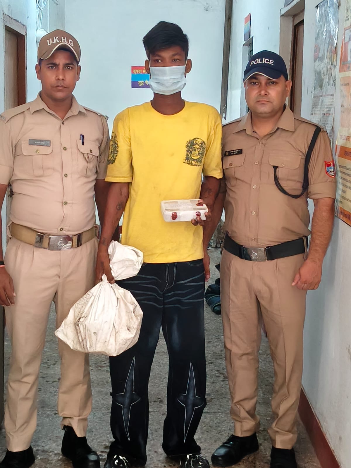 Haldwani: नैनीताल पुलिस ने मंगल पड़ाव स्थित शिव मंदिर चोरी का किया खुलासा, 20 वर्षीय आरोपी गिरफ्तार; चोरी का सामान और नकदी बरामद