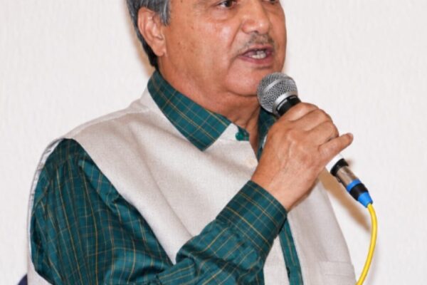 Dehradun: राजभाषा गौरव पुरस्कार से डॉ. गिरीश रंजन तिवारी सम्मानित, मुख्यमंत्री धामी और राज्यपाल गुरमीत सिंह ने दी बधाई