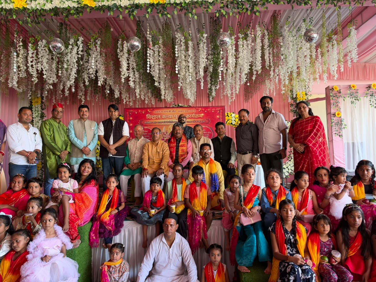 Haldwani: हल्द्वानी में तारा जन सेवा समिति ने किया 151 कन्याओं का पूजन, सामाजिक एकता का दिया संदेश