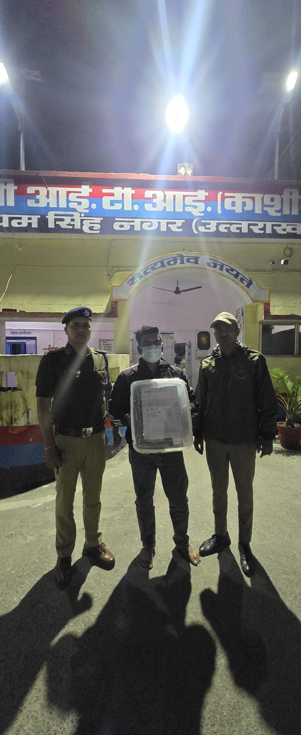 Uttarakhand: काशीपुर में दो मेडिकल स्टोरों पर एसओटीएफ की बड़ी कार्रवाई, 3,207 प्रतिबंधित टैबलेट बरामद