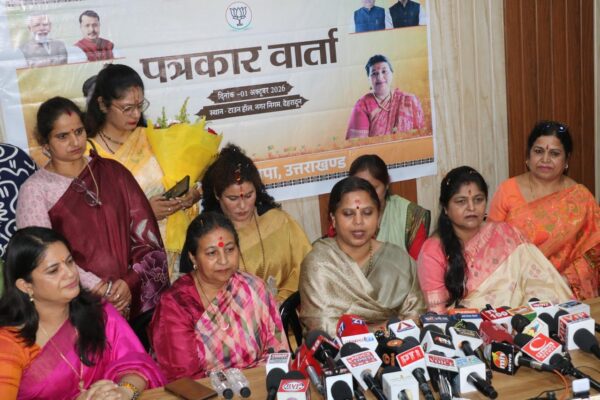 Dehradun: भाजपा महिला मोर्चा की राष्ट्रीय अध्यक्ष रूपकुमारी चौधरी पहली बार पहुंचीं उत्तराखंड, देहरादून में संगठन को बूथ स्तर तक मजबूत करने पर मंथन