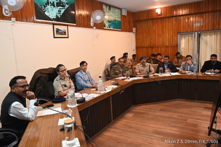 Nainital: कैंचीधाम में वीकेंड की भीड़ को लेकर प्रशासन अलर्ट, यातायात और पार्किंग व्यवस्था से लेकर श्रद्धालुओं की सुरक्षा तक होंगे पुख्ता इंतजाम