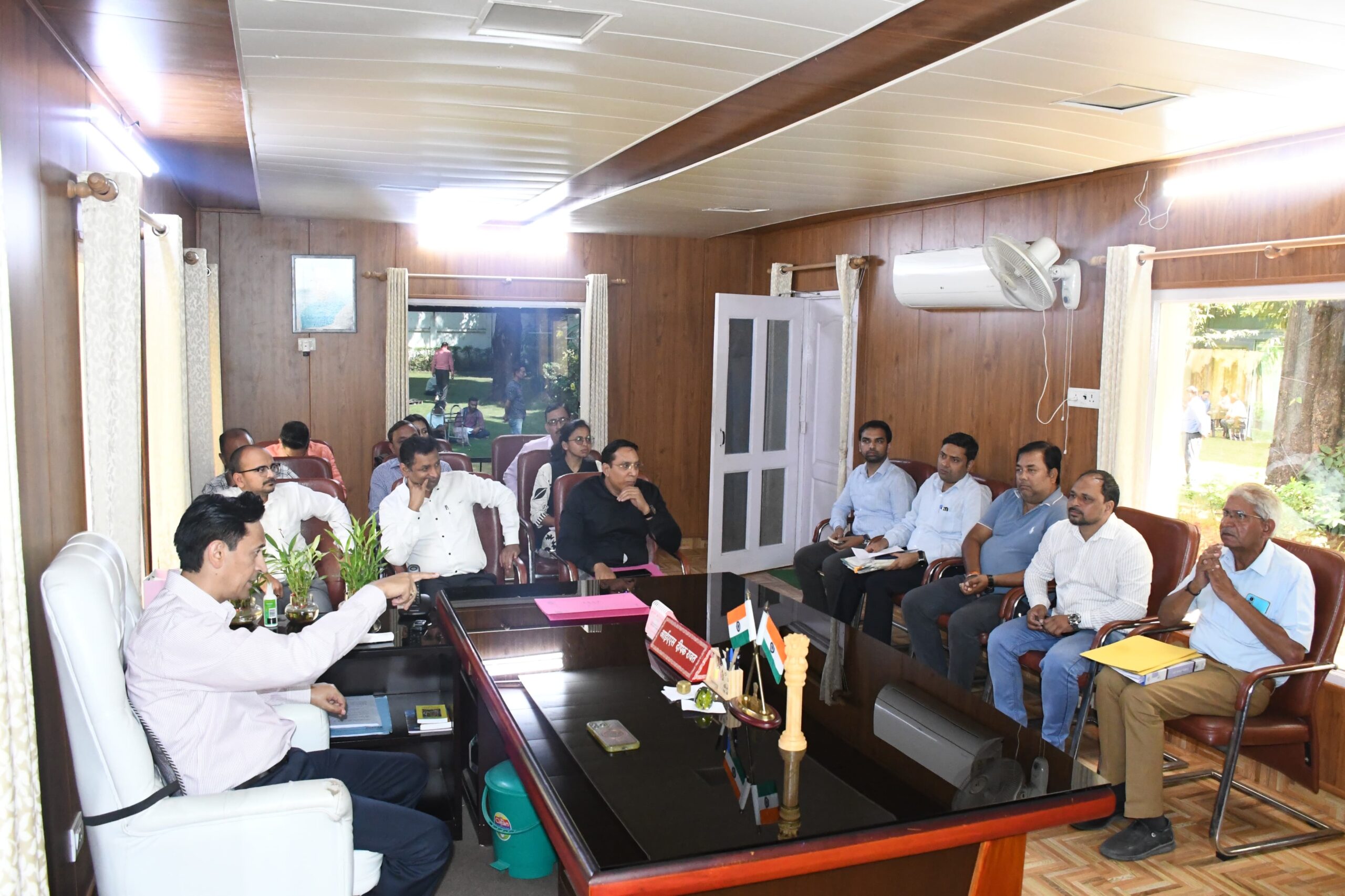 Haldwani: हल्द्वानी में आयुक्त दीपक रावत की जनसुनवाई, भूमि विवाद समेत कई मामलों का मौके पर समाधान