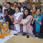 Haldwani: हल्द्वानी में गांधी शास्त्री जयंती पर कांग्रेसजनों ने किया राष्ट्रनायकों को नमन, सत्य अहिंसा और सादगी के मार्ग पर चलने का लिया संकल्प