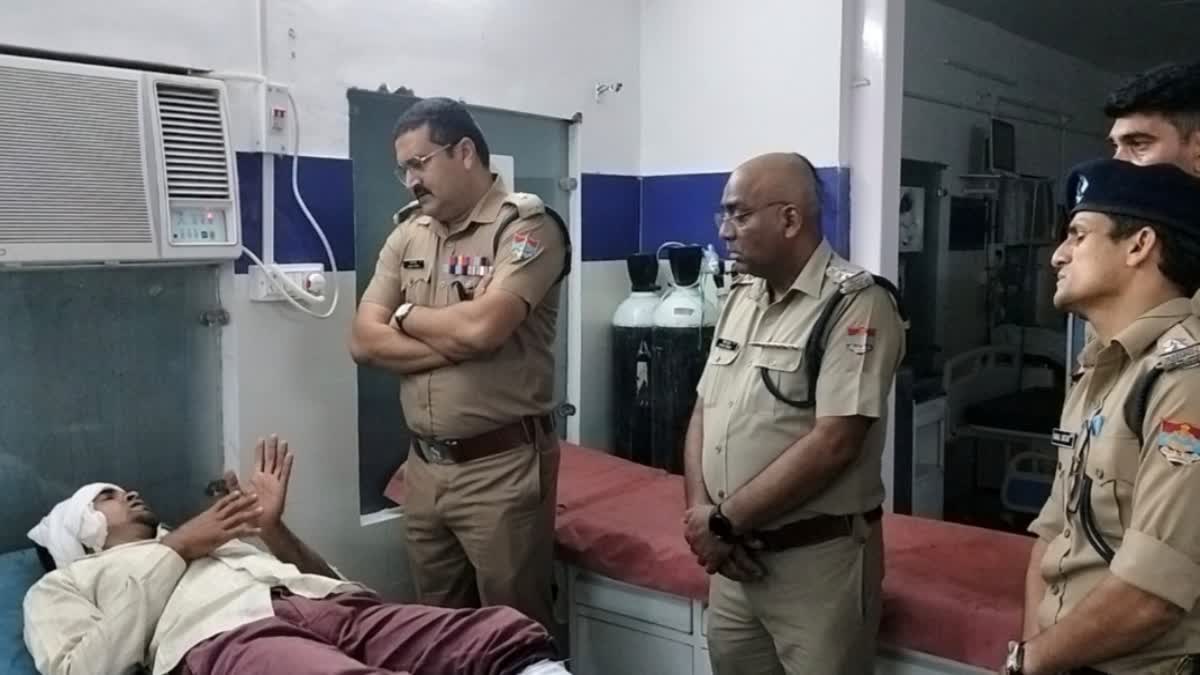 Haridwar: खानपुर में चेकिंग के दौरान पुलिस टीम पर टेंपो चढ़ाने की कोशिश, गन्ने के खेत में छिपकर की फायरिंग; जवाबी कार्रवाई में बदमाश के पैर में लगी गोली