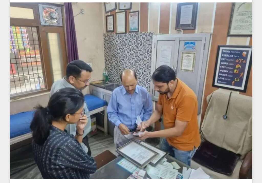 Haldwani: पहलवान से इलाज के बाद महिला की मौत से जागा प्रशासन, बनभूलपुरा में तीन क्लीनिकों पर छापेमारी कर किया सील