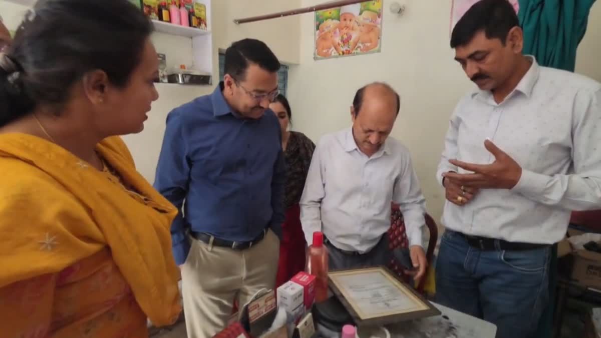 Haldwani: हल्द्वानी में झोलाछाप डॉक्टरों पर प्रशासन का बड़ा एक्शन, सात क्लीनिक और मेडिकल स्टोर सील