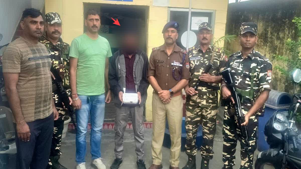 Champawat: नेपाल बॉर्डर के पास 18.08 ग्राम स्मैक के साथ गैंगस्टर एक्ट का इनामी आरोपी गिरफ्तार